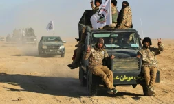 Les forces irakiennes, appuyées par les forces paramilitaires du Hachd al-Chaabi, avancent dans la province de Salaheddine, après avoir quitté la ville de Baiji, le 24 novembre 2017