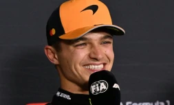 Le pilote britannique de McLaren, Lando Norris, lors d'une conférence de presse après avoir décroché la pole position du Grand Prix d'Australie de Formule 1, sur le circuit d'Albert Park à Melbourne, le 15 mars 2025