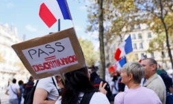 Des personnels de santé manifestent contre l'obligation vaccinale pour les soignants et contre le pass sanitaire, à Paris le 11 septembre 2021