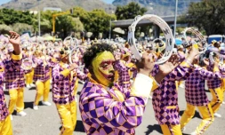 Des ménestrels participant au carnaval annuel du Cap, en Afrique du Sud, le 4 janvier 2025