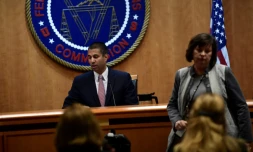 Le patron de la Commission fédérale des communications (FCC), Ajit Pai, assiste aux discussions sur l'abrogation de la rÚgle de neutralité d'internet, le 14 décembre 2017 à Washington
