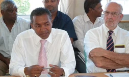 Daniel Alamelou, Président du Syndicat intercommunal d'électricité de La Réunion et Guy Hourcabie, Président du Syndicat intercommunal d'Énergie, d'Équipement et d'Environnement de la Nièvre.