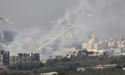 Des roquettes tirées en direction d'Israël depuis la bande de Gaza, à Sderot le 23 octobre 2023