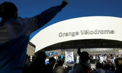 En bleu et blanc, des supporters de l'OM disent adieu au "boss" Tapie au Vélodrome