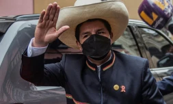 Pedro Castillo, premier président sans aucun lien avec les élites politiques, économiques ou culturelles du pays, en route pour prêter serment à Lima le 28 juillet 2021