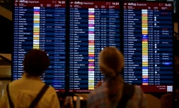 L'aéroport de Berlin, mais aussi ceux de Bruxelles et Heathrow à Londres, sont perturbés le 20 septembre 2025 en raison d'une cyberattaque sur un logiciel pour l'enregistrement des passagers, qui ont dû parfois attendre de longues heures avant de pouvoir effectuer cette formalité