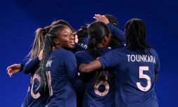 Wendie Renard, qui partage sa joie avec ses copines après son but contre la Suisse, le 20 février 2021 à Metz, a clos le score contre la Grèce 