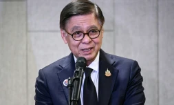 Le ministre thaïlandais des Affaires étrangères, Sihasak Phuangketkeow, lors d'une conférence de presse à Kuala Lumpur le 22 décembre 2025 