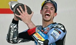 L'Espagnol Alex Marquez après avoir remporté le  MotoGP d'Espagne à Jerez de la Frontera, dans le sud de l'Andalousie le 27 Avril 2025