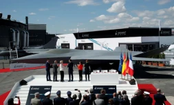 La maquette du futur avion de combat européen est dévoilée au 53e salon aéronautique du Bourget, le 17 juin 2019