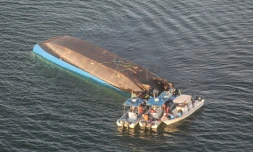 La coque renversée du ferry MV Nyerere naufragé dans le lac Victoria, 21 september 2018.