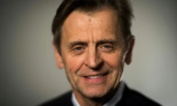 Mikhail Barychnikov pose à Paris le 8 décembre 2016