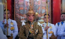 Capture d'image de la télévision thaïlandaise, le 4 mai 2019, montrant le roi Maha Vajiralongkorn lors des cérémonies pour son couronnement à Bangkok