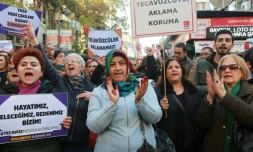 Des manifestantes protestent à Ankara contre le projet de loi controversé, le 19 novembre