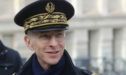 Le préfet de police Didier Lallement en visite aux forces de police contrôlant l'accès à la Gare de Lyon à Paris, le 3 avril 2020.