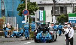 La police scientifique inspecte la scĂšne de crime Ă Kawasaki, prĂšs de Tokyo, oĂč un homme a poignardĂ© plusieurs personnes avant de se donner la mort le 28 mai 2019