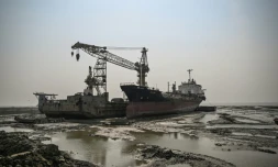 Un site de démantèlement de bateaux dans la ville portuaire de Chittagong, le 20 février 2025 dans le sud du Bangladesh