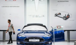 Une Model S de Tesla lors d'un salon automobile à Francfort, en Allemagne, le 16 septembre 2015