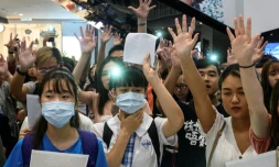Des manifestants prodémocratie rassemblés dans un centre commercial, le 12 septembre 2019 à Hong Kong