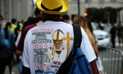 La population se retire après avoir assisté à une messe géante célébrée le 27 septembre 2015 par le pape François à Philadelphie