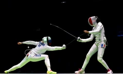 La Française Lauren Rembi (d) face à la Russe Violetta Kolobova, le 11 août 2017 à Rio