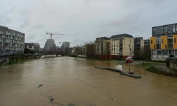 Une photo prise le 26 janvier 2025 montre les berges inondées de l'Ille suite aux fortes précipitations sur la région de Rennes, le 26 janvier 2025