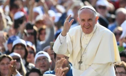Le pape François à son arrivée le 28 septembre 2016, place Saint-Pierre à Rome pour la traditionnelle audience hebdomadaire