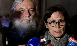 Cécile et Didier Noyer, les parents d'Arthur Noyer, le caporal de 23 ans disparu dans la nuit du 11 au 12 avril 2017 aprÚs avoir été pris en stop par Nordahl Lelandais, lors d'une conférence de presse le 20 décembre
