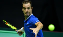 Richard Gasquet renvoie la balle vers le Croate Marin Cilic en Coupe Davis, le 18 septembre 2016 Ă Zadar