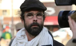 L'agriculteur Cédric Herrou devant le palais de justice de Nice, le 4 janvier 2017