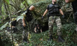 Les gendarmes à la recherche de Maëlys dans les bois aux alentours de Pont-de-Beauvoisin, le 30 août 2017