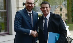 Les Premiers ministres belge et français, Charles Michel (g) et Manuel Valls (d) à Bruxelles, le 1er février 2016