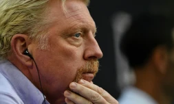 Boris Becker assiste à un match de l'Open d'Australie entre Novak Djokovic et Hyeong Chung, le 22 janvier 2018 à Melbourne