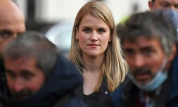 Frances Haugen quitte le Parlement, à Londres, le 25 octobre 2021