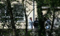 Des gendarmes et des membres de la police scientifique à la mosquée de La Grande Combe où un fidèle musulman a été tué à coups de couteau, le 25 avril 2025 dans le Gard