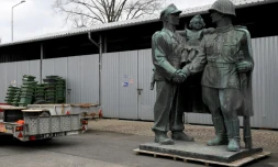 Un monument à la gloire des soldats de l'Armée rouge dans un entrepÎt municipal de la ville de Legnica, le 24 mars 2018 en Pologne