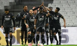 Les joueurs lyonnais célÚbrent l'ouverture du score de leur attaquant camerounais Karl Toko Ekambi, lors du match de L1 contre Marseille, le 28 février 2021 au stade Vélodrome