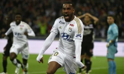 L'attaquant de Lyon Alexandre Lacazette auteur du but égalisateur face à Nice, au Parc OL, le 15 avril 2016
