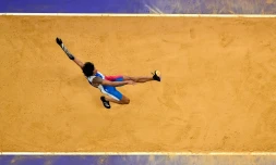 Le Français Arnaud Assoumani lors de la compétition de saut en longueur T47 des Jeux paralympiques de Paris, le 3 septembre 2024 au stade de France.