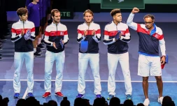 Le capitaine Yannick Noah avec (de g Ă dr.): Pierre-Hugues Herbert, Richard Gasquet, Lucas Pouille, Jo-Wilfried Tsonga avant la finale de la Coupe Davis 2017 contre la Belgique Ă Lille, le 24 novembre