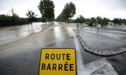 Huit départements sont toujours en vigilance orange crues dimanche (ArdÚche, Bouches-du-RhÎne, Charente-Maritime, Gard, Gironde, Pyrénées-Atlantiques, Var, Yonne)
