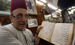 Le Syrien Ahmad al-Lahham, un des derniers conteurs, dans un café de Damas, le 19 juin 2017