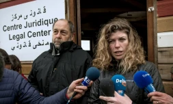 L'avocat bordelais Raymond Blet et sa "chef de mission" Marianne Humbersot, dans la "Jungle" de Calais, le 12 février 2016