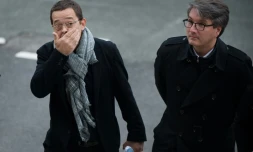 L'ex-urgentiste Nicolas Bonnemaison et son avocat Arnaud Dupin à leur arrivée le 24 octobre 2015 au tribunal à Angers