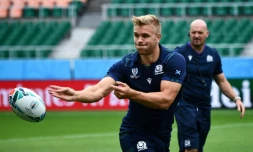 Le centre écossais Chris Harris (G) et le sélectionneur Gregor Townsend (D), lors d'un entraînement, à Shizuoka (Japon) le 8 octobre 2019