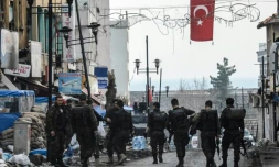 Des soldats turcs dans les rue de Diyarbakir, le chef-lieu du sud-est de la Turquie, le 26 février 2016