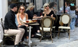 Terrasses ouvertes Ă Bruxelles aprĂšs l'allĂšgement des resrictions sanitaires contre le Covid-19, le 9 mai 2021