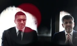 Le président du Rassemblement national Jordan Bardella, à gauche, avec à sa droite le candidat RN à la mairie de Marseille Franck Allisio, le 6 mars 2025, à Marseille