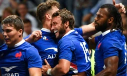 Le joueur du XV de France Maxime Machenaud (c) auteur d'un essai lors du match face à l'Ecosse à Nice en préparation au Mondial le 17 août 2019