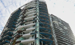 Un immeuble endommagé pendant le passage de l'ouragan Otis, le 6 novembre 2023 à Acapulco, au Mexique